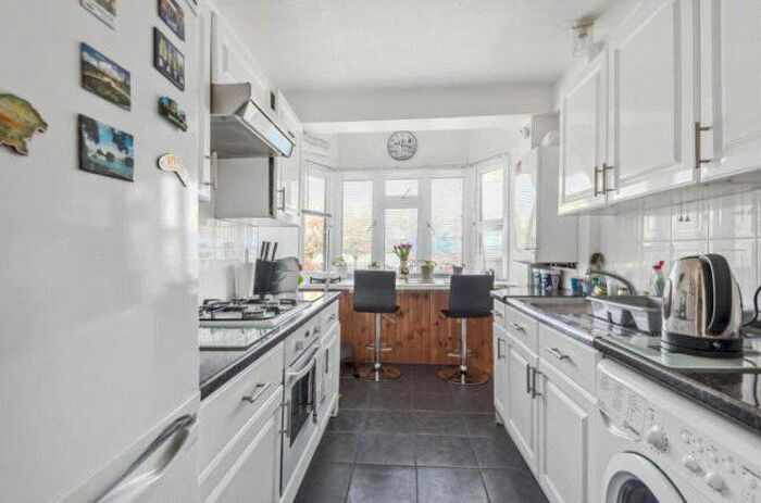 2 Bedroom Flat To Rent In Underhill, Barnet, EN5