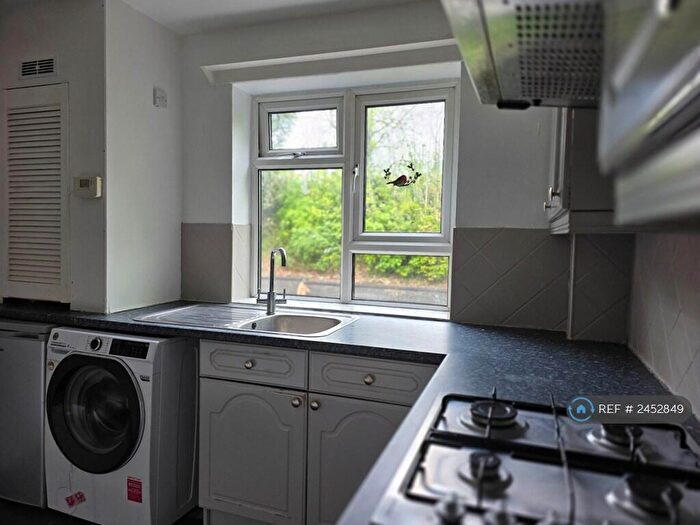 2 Bedroom Flat To Rent In Kent Lodge, Maidenhead, SL6