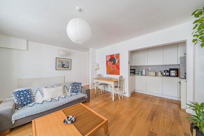 2 Bedroom Flat For Sale In Northwood Road, Highgate, N6