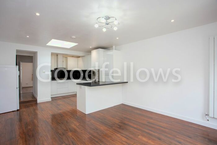 3 Bedroom Detached House To Rent In Shaftesbury Road, Carshalton, Surrey, SM5