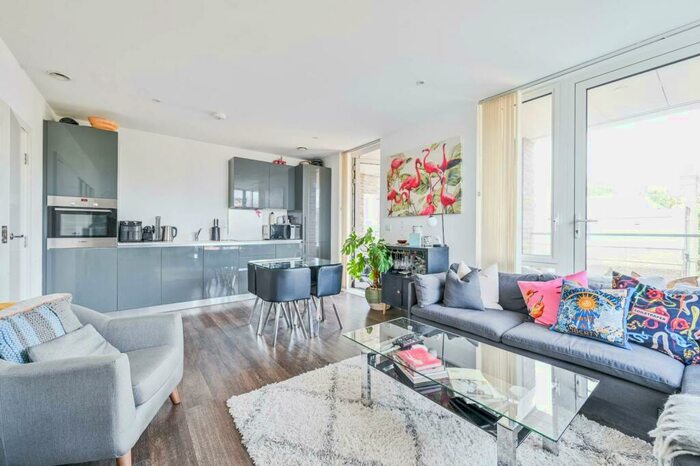 2 Bedroom Flat To Rent In Victory Parade, Woolwich Riverside, London, SE18