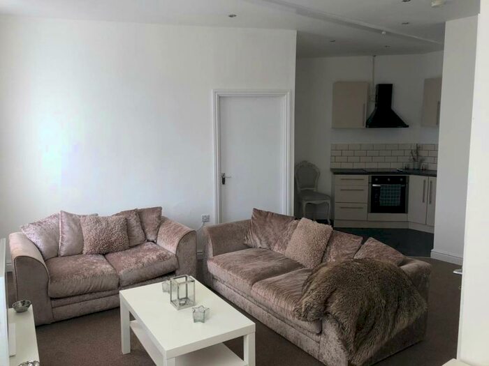 1 Bedroom Flat To Rent In Thornhill Road, Rastrick, HD6