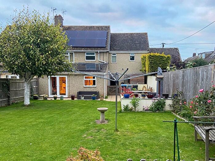 4 Bedroom Semi-Detached House For Sale In Giernalls Road, Hailey, Witney, OX29