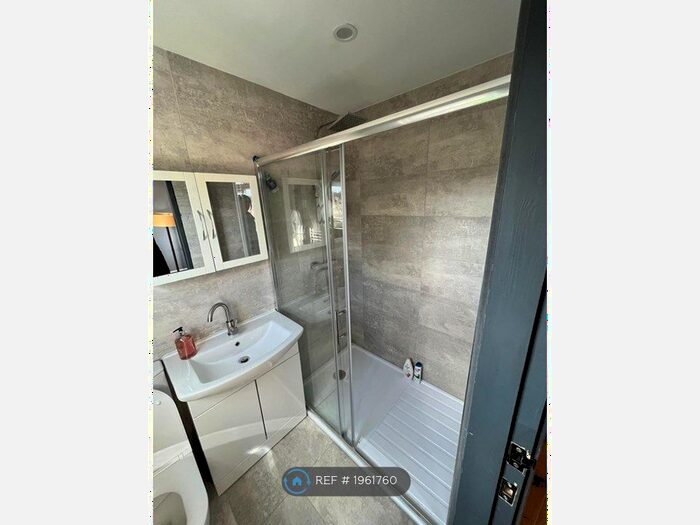 Studio To Rent In Circular Road, Manchester, M25