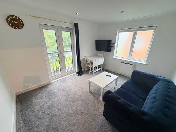 2 Bedroom Flat To Rent In Grangemoor Court, Cardiff, CF11