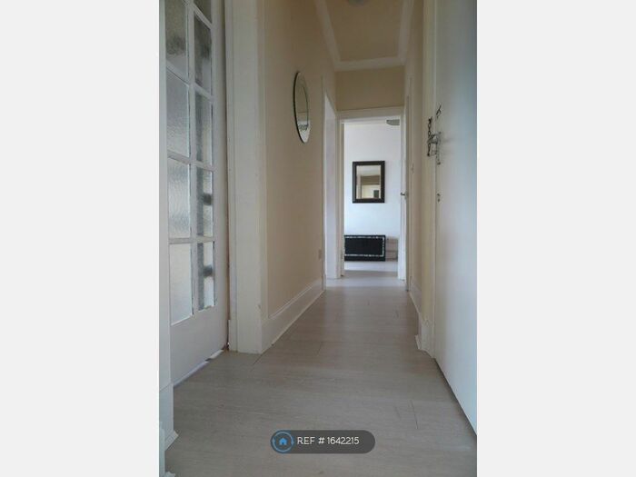 3 Bedroom Flat To Rent In Causewayside, Edinburgh, EH9