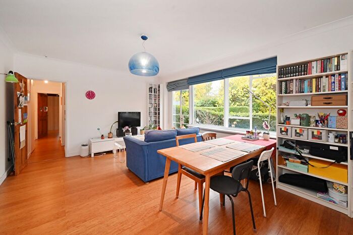 2 Bedroom Flat For Sale In Willesden Lane, London, NW6