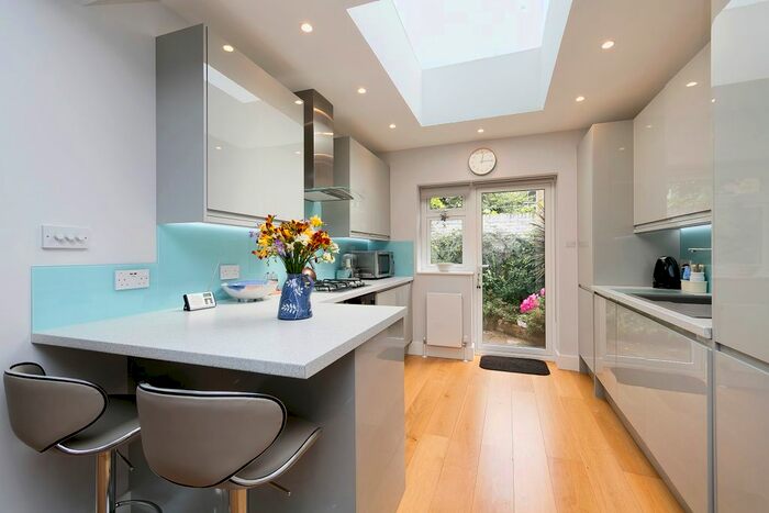 2 Bedroom Flat To Rent In Upham Park Road, London, W4