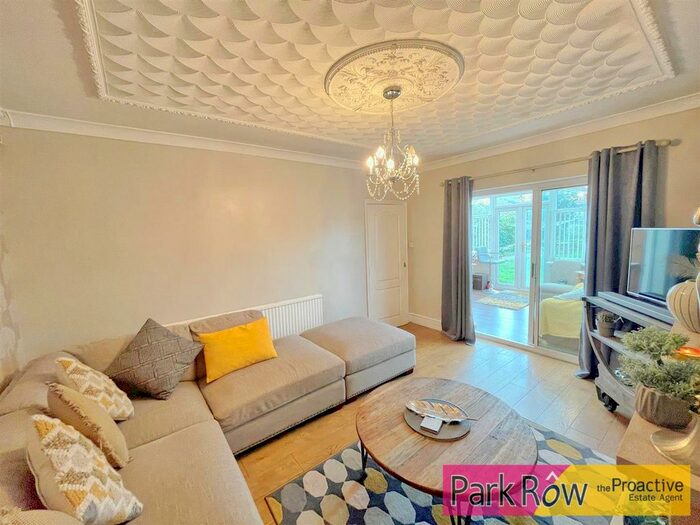 2 Bedroom Detached House For Sale In Womersley Road, Knottingley, WF11