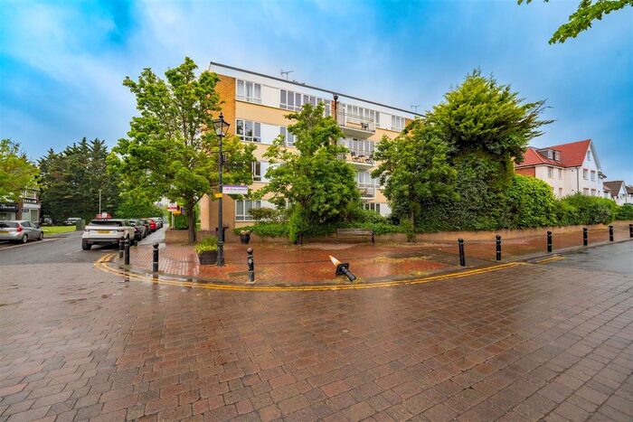 3 Bedroom Flat To Rent In Bathurst Walk, Iver, SL0