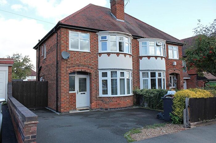 3 Bedroom Semi-Detached House For Sale In Oakfield Avenue, Birstall, LE4