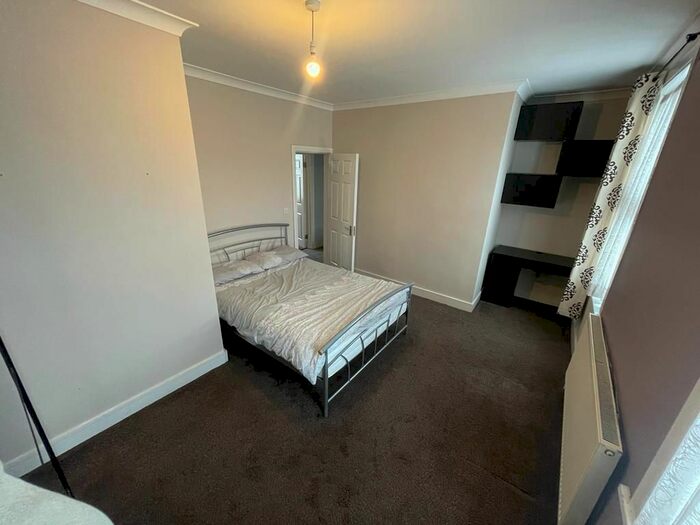 4 Bedroom Semi-Detached House To Rent In Langdale Road, Thornton Heath, CR7