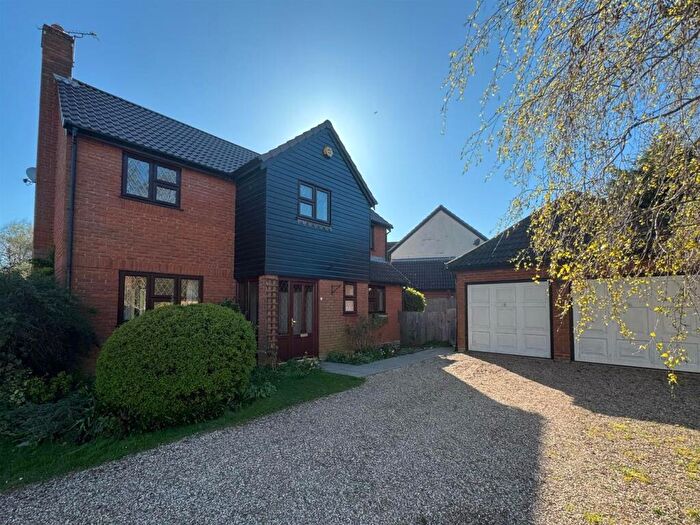 4 Bedroom Detached House For Sale In Vicarage Meadow, Southminster, CM0