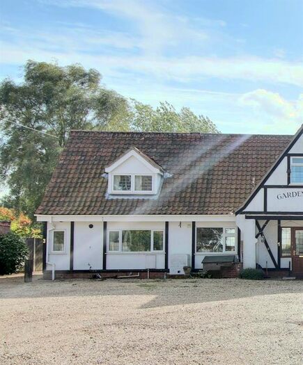 3 Bedroom Town House To Rent In Salhouse Road, Rackheath, Norwich, NR13