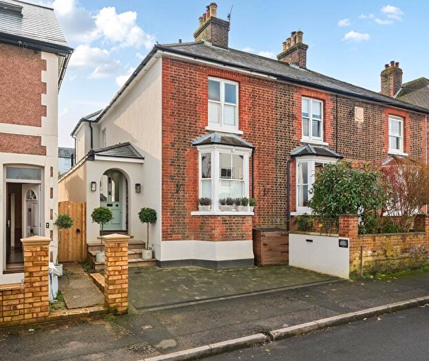 3 Bedroom Semi Detached House To Rent In Glovers Road Reigate, RH2