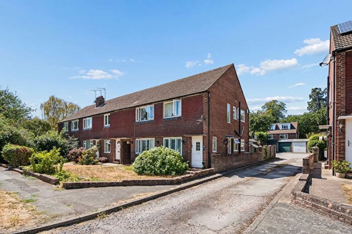 2 Bedroom Maisonette For Sale In Pinewood Green, Iver, SL0