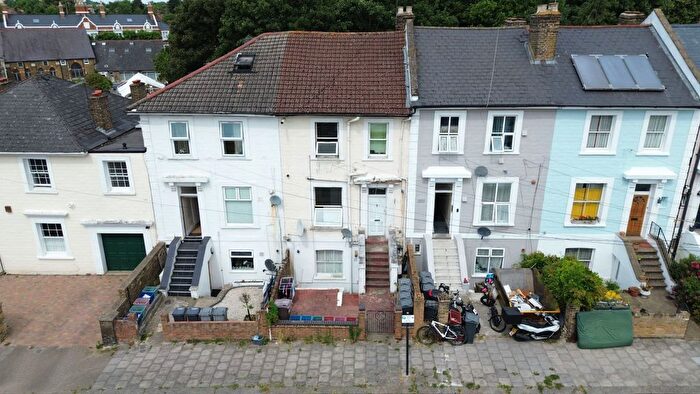 3 Bedroom Flat For Sale In Villiers Road, Isleworth, TW7