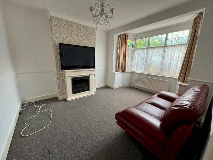 3 Bedroom Semi-Detached House To Rent In Primrose Avenue, Goodmayes, London, RM6