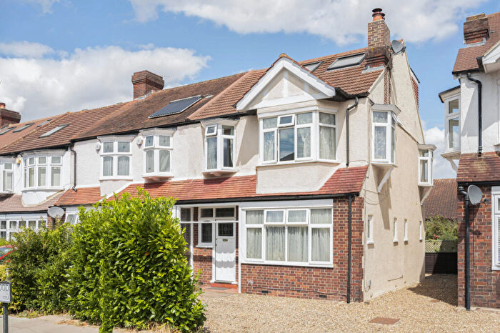 4 Bedroom End Of Terrace House For Sale In Cherrywood Lane, Morden, SM4