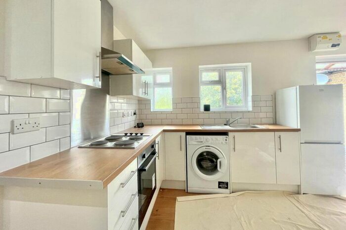 2 Bedroom Flat To Rent In Cippenham Lane, SL1