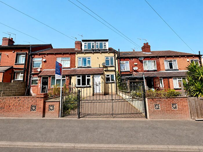 2 Bedroom Terraced House For Sale In Aviary View, Armley, Leeds, LS12