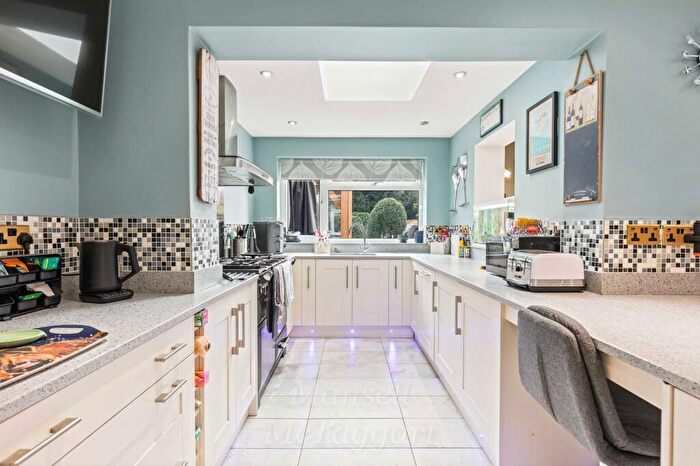 5 Bedroom Detached House For Sale In Newlands Park, Copthorne, RH10