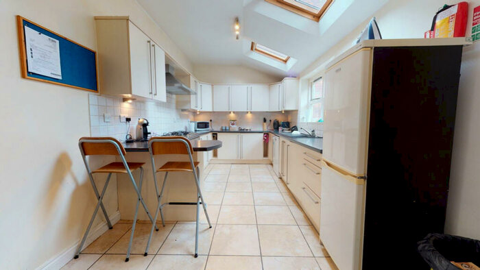 7 Bedroom End Of Terrace House To Rent In Bute Avenue, Lenton, Nottingham, NG7
