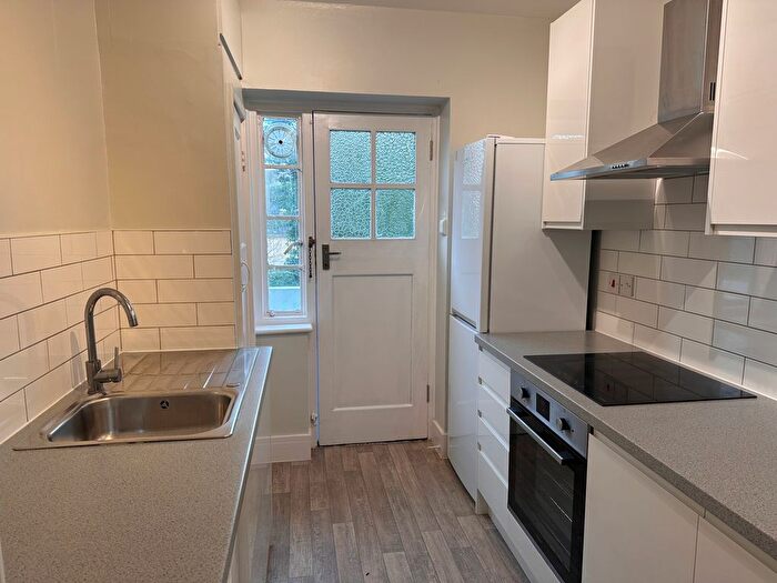 2 Bedroom Flat To Rent In Lancaster Avenue, London, SE27