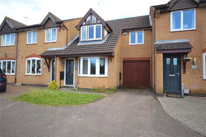 3 Bedroom Terraced House For Sale In Haycroft, Luton, Bedfordshire, LU2