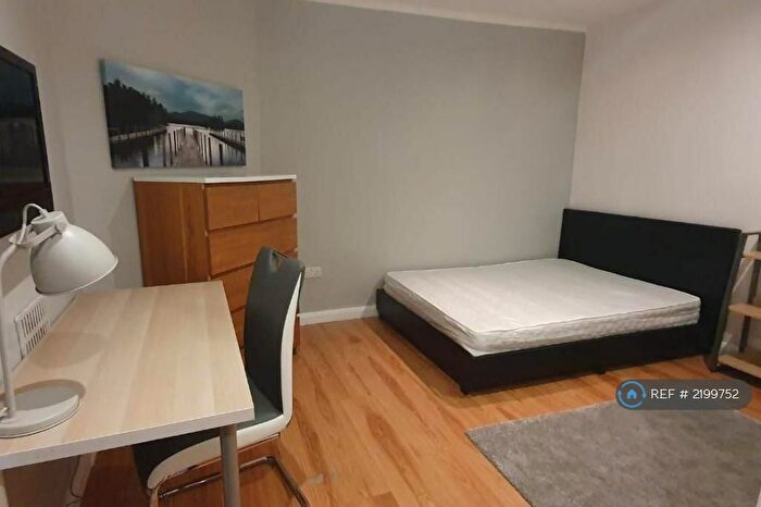 2 Bedroom Flat To Rent In Queens Road, Beeston, Nottingham, NG9