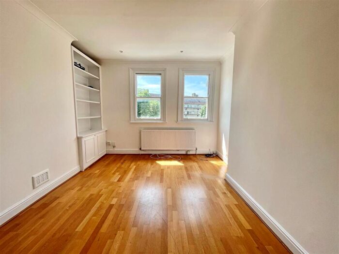 2 Bedroom Flat For Sale In Tufnell Park Road, London, N7