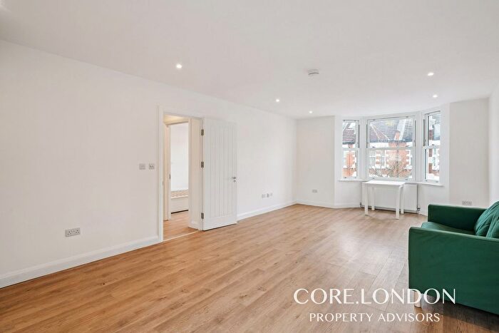 3 Bedroom Flat To Rent In Bendemeer Road, Barnes, SW15
