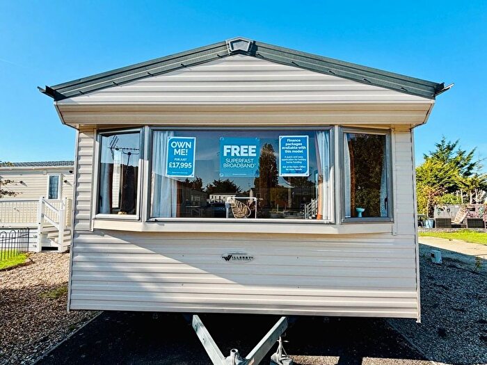3 Bedroom Mobile/park Home For Sale In Canney Road, Steeple, Southminster, CM0