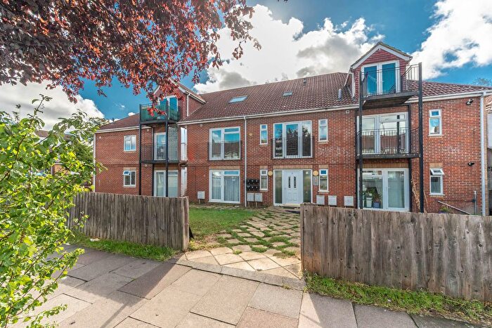 2 Bedroom Flat To Rent In Walton Avenue, Harrow, HA2