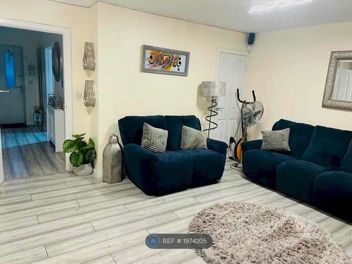 3 Bedroom Semi-Detached House To Rent In Heathland Way, Grays, RM16