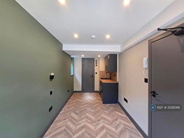 Studio To Rent In London Road, Ewell, Epsom, KT17