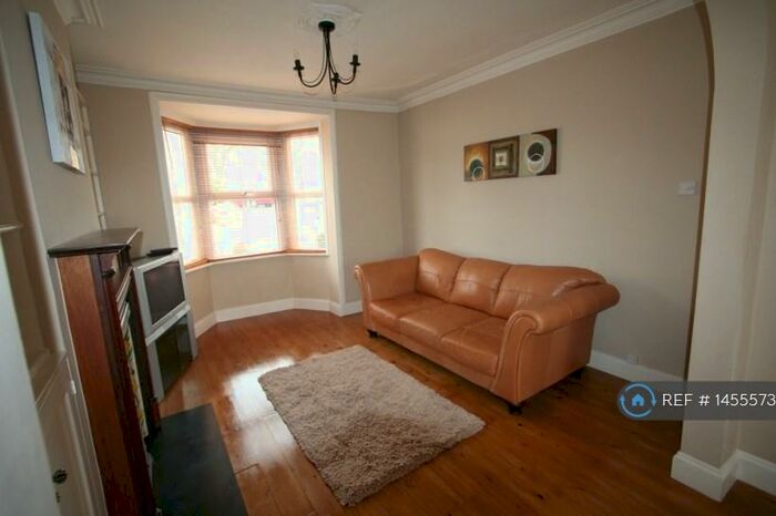 4 Bedroom Terraced House To Rent In Swindon Road, Swindon, SN1