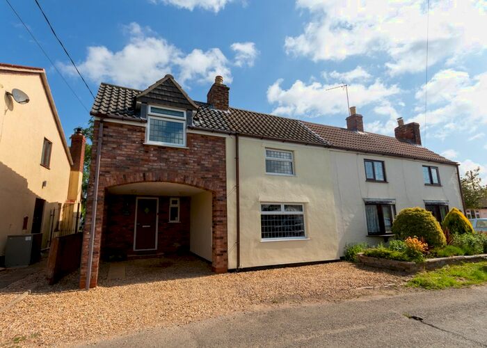 4 Bedroom Semi-Detached House For Sale In Hurn Bank, Holbeach, Spalding, PE12