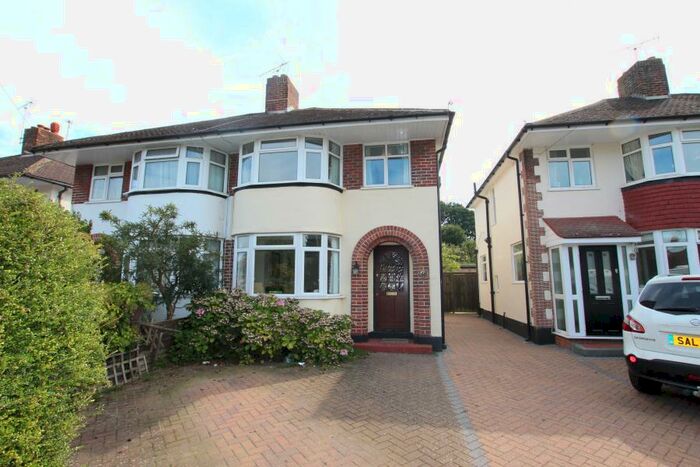 3 Bedroom Semi-Detached House To Rent In Horsell, GU21