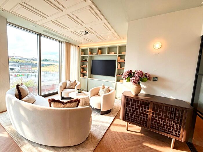 2 Bedroom Apartment To Rent In Crown View, Dantzic Street, Manchester, Greater Manchester, M4
