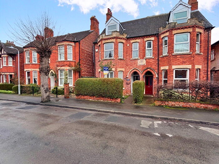 4 Bedroom Semi-Detached House For Sale In Victoria Avenue, Sleaford, NG34
