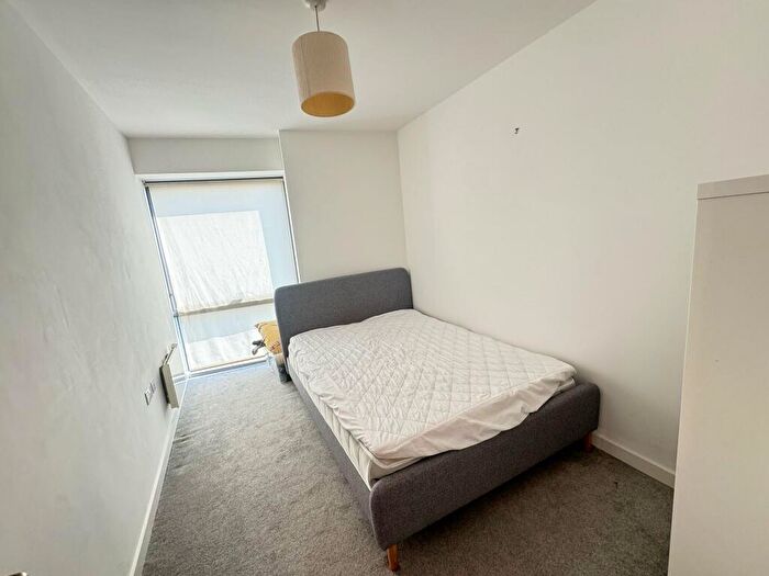 2 Bedroom Flat To Rent In Alexandra Tower, Princes Dock, L3