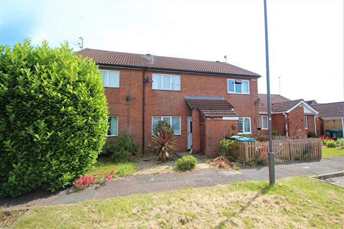 2 Bedroom Terraced House For Sale In Enborne Close, Aylesbury (no Chain), HP21