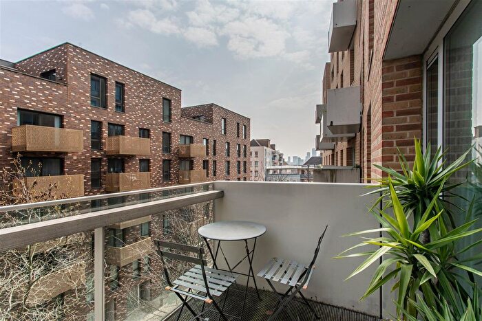 2 Bedroom Flat For Sale In Nelson Walk, Mile End, E3