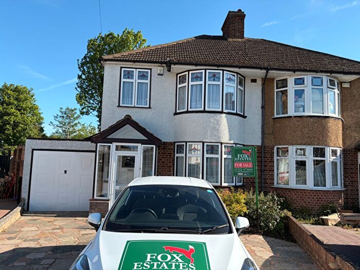 3 Bedroom Semi-Detached House For Sale In Cleveland Road, Welling, DA16