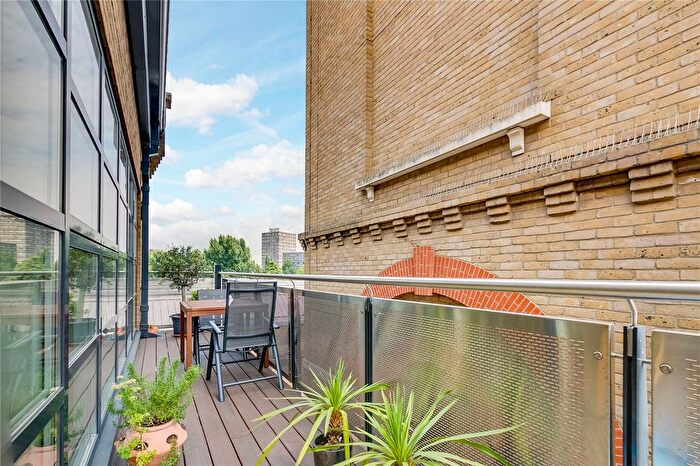 2 Bedroom Flat To Rent In Candlemakers Apartments, York Road, SW11