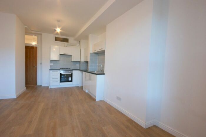 2 Bedroom Flat To Rent In Lymington Road, Torquay, TQ1