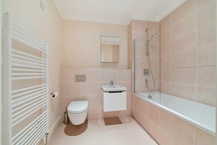 2 Bedroom Flat To Rent In Lodge Court, Hollins Hall, Killinghall, Harrogate, HG3