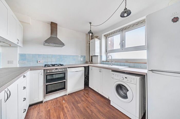 2 Bedroom Flat For Sale In Laburnum Road, Mitcham, CR4