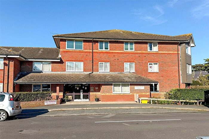 1 Bedroom Flat To Rent In Irvine Road, Littlehampton, West Sussex, BN17